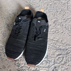 TRUE Black Knit Men's Lightweight Sneakers